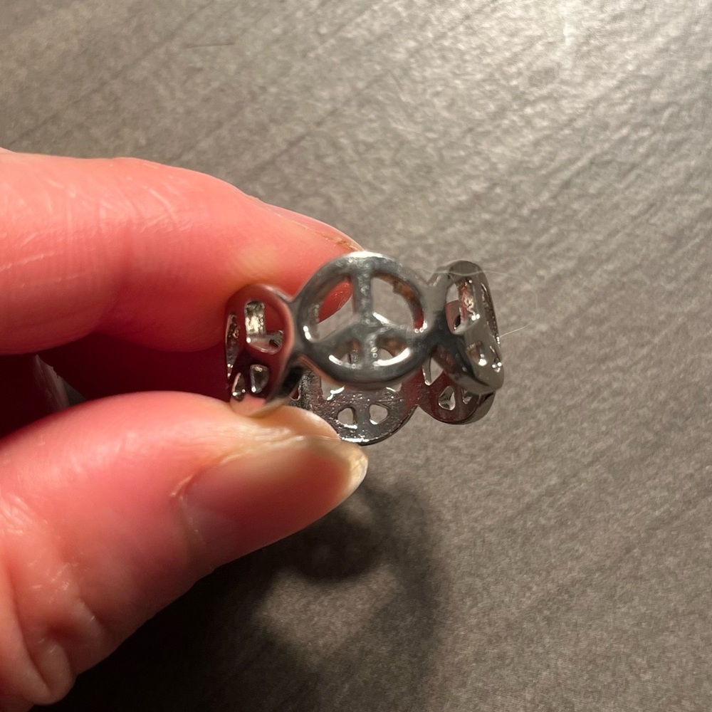 Peace Sign ☮️ Silver Ring - Picture 4 of 5
